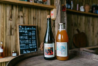 Cidre and apple juice from the cidery des bouteilles à l'amer