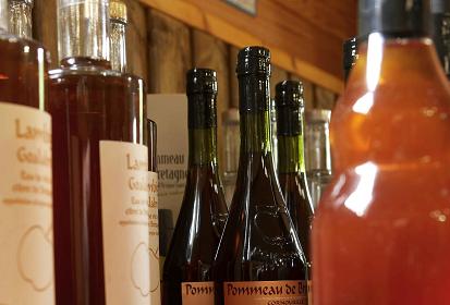 Pommeau de Bretagne et Lambig AOC de la cidrerie Au Pressoir du Bélon