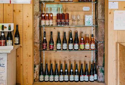 Cidres, Pommeau de Bretagne, Eau de vie de cidre et jus de pomme de la (…)